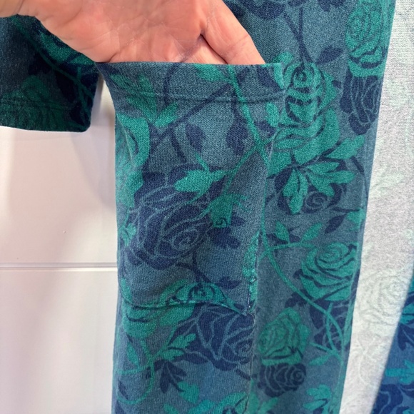 NWT LulaRoe Sarah duster roses pattern blue hues size S - Picture 10 of 15